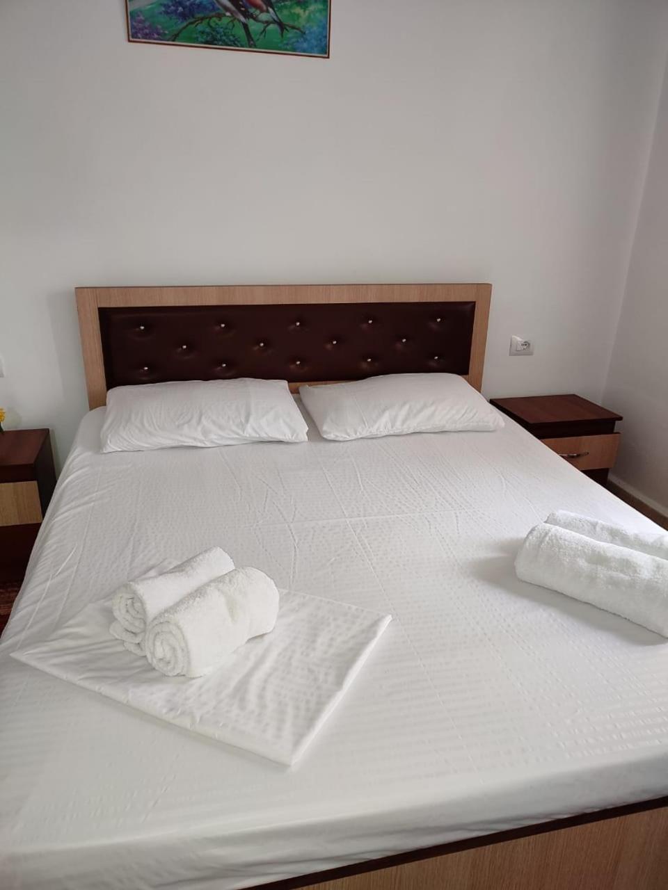 Guest House Eloid Berat Extérieur photo